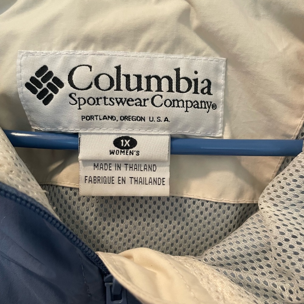 Spring jacket/water resistant. Jacket - Picture 4 of 10
